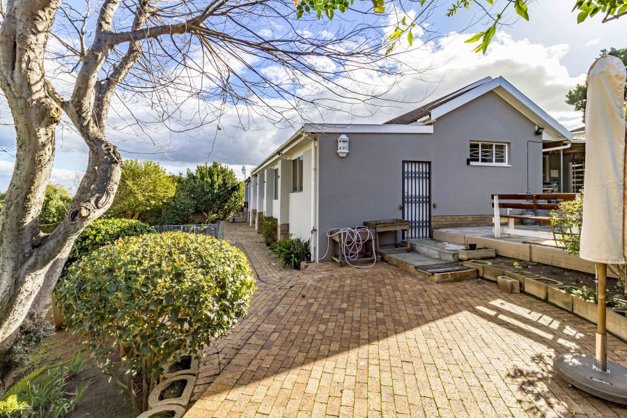 4 Bedroom Property for Sale in Heldervue Western Cape